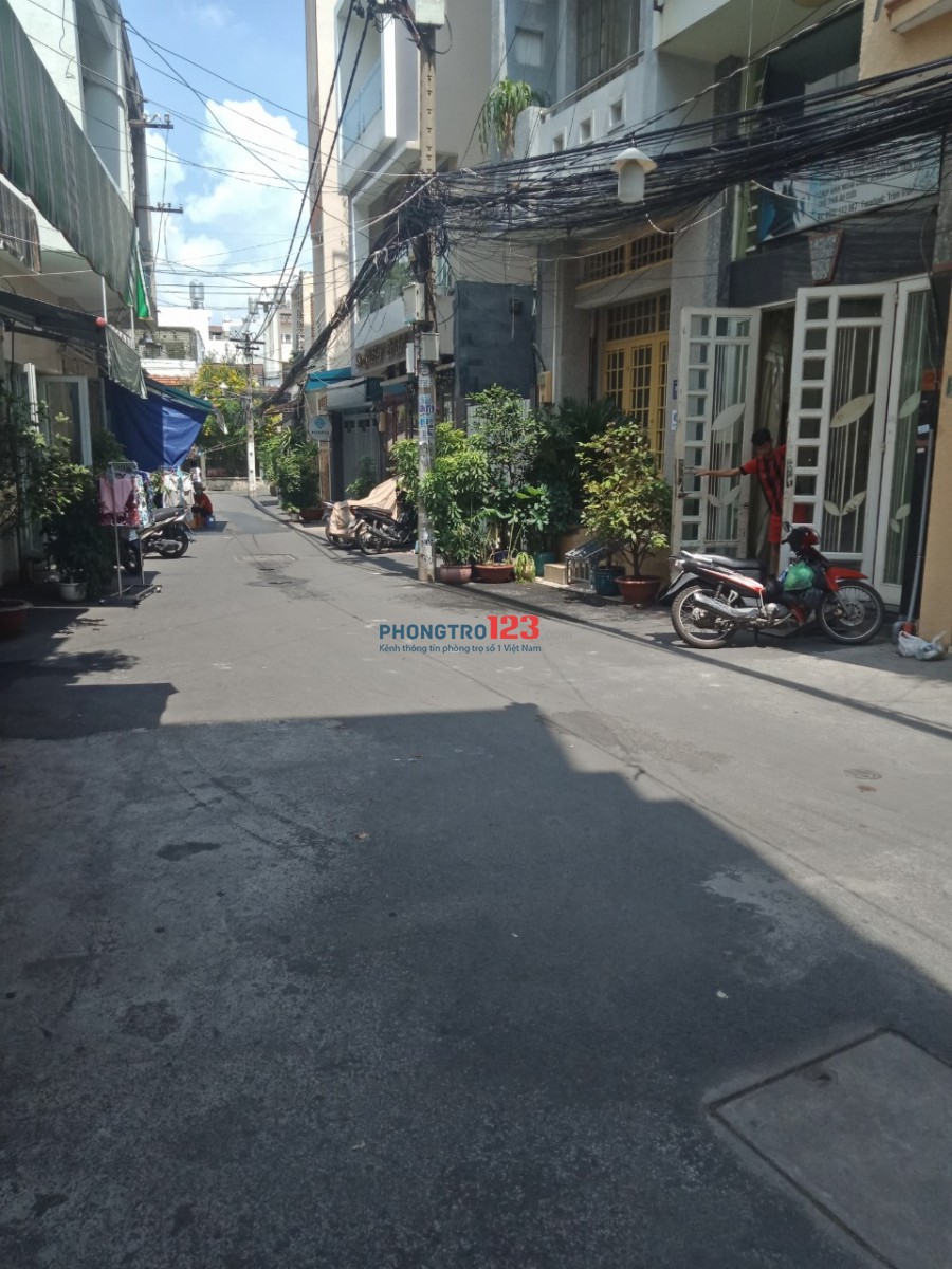 Phòng ban công sạch đẹp thoáng mát ngay Huỳnh Văn Bánh-lê văn Sỹ