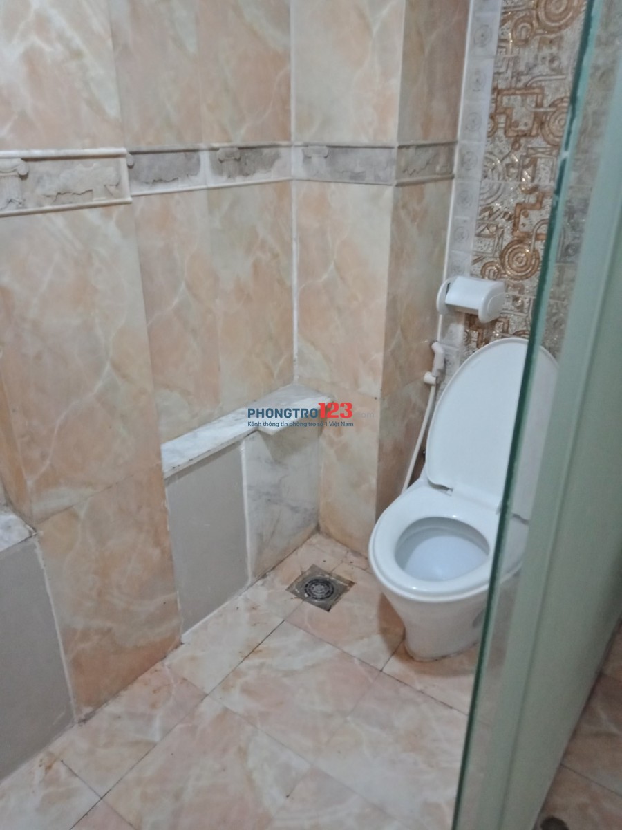 Phòng ban công sạch đẹp thoáng mát ngay Huỳnh Văn Bánh-lê văn Sỹ