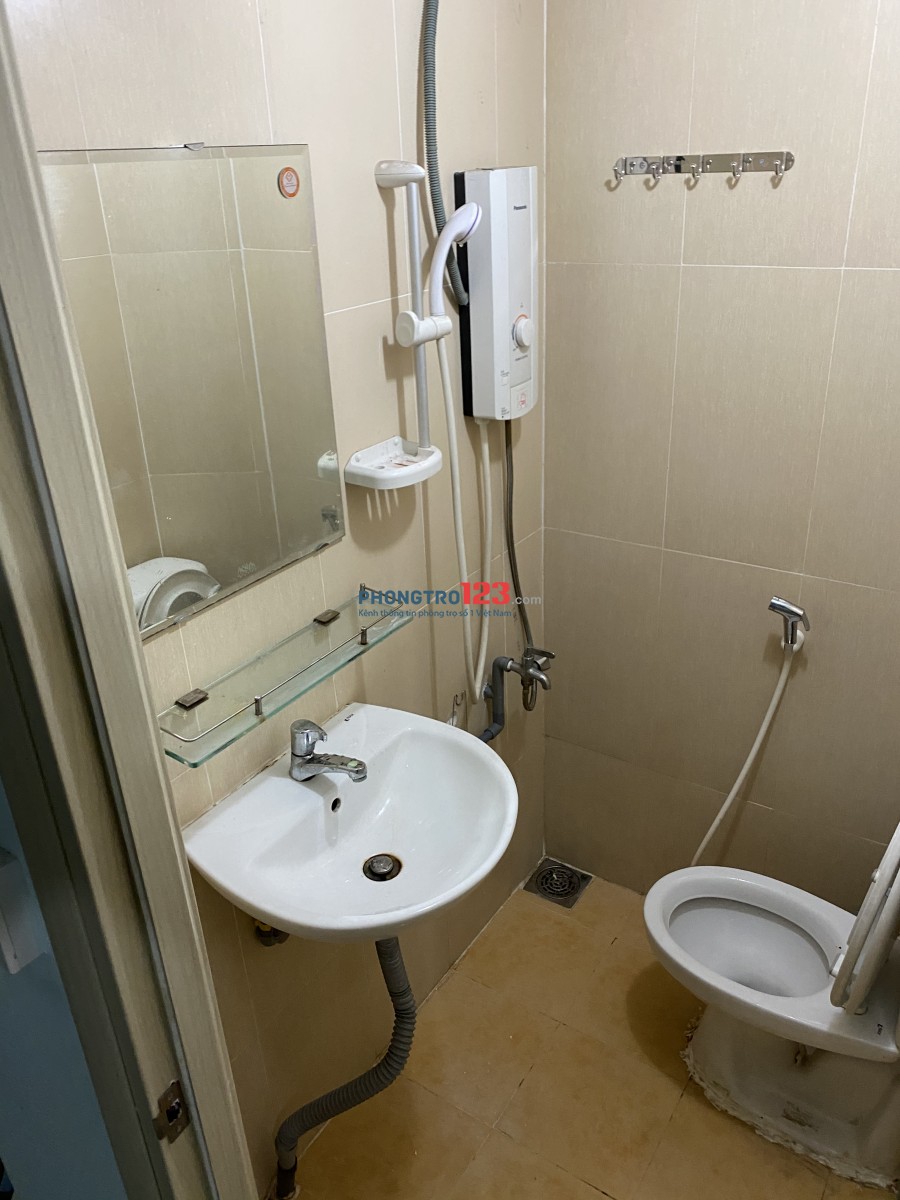 Phòng 20m2 ban công trên mặt tiền số 421 Trần Xuân Soạn, Quận 9. View tuyệt đẹp sông cảng Tân Thuân