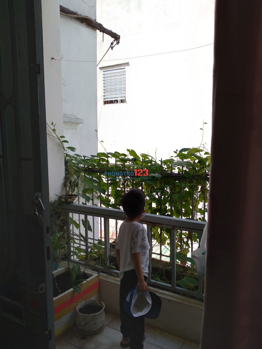 Cho thuê nhà 1 trệt 1 lầu dtsd 100m2 đường C1, P13, Tân Bình