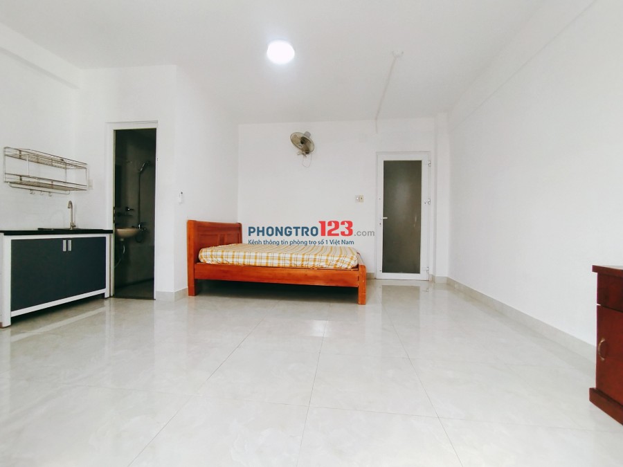 Phòng trọ đầy đủ nội thất gần EAON Tân Phú 28m2 cách eaon 100m