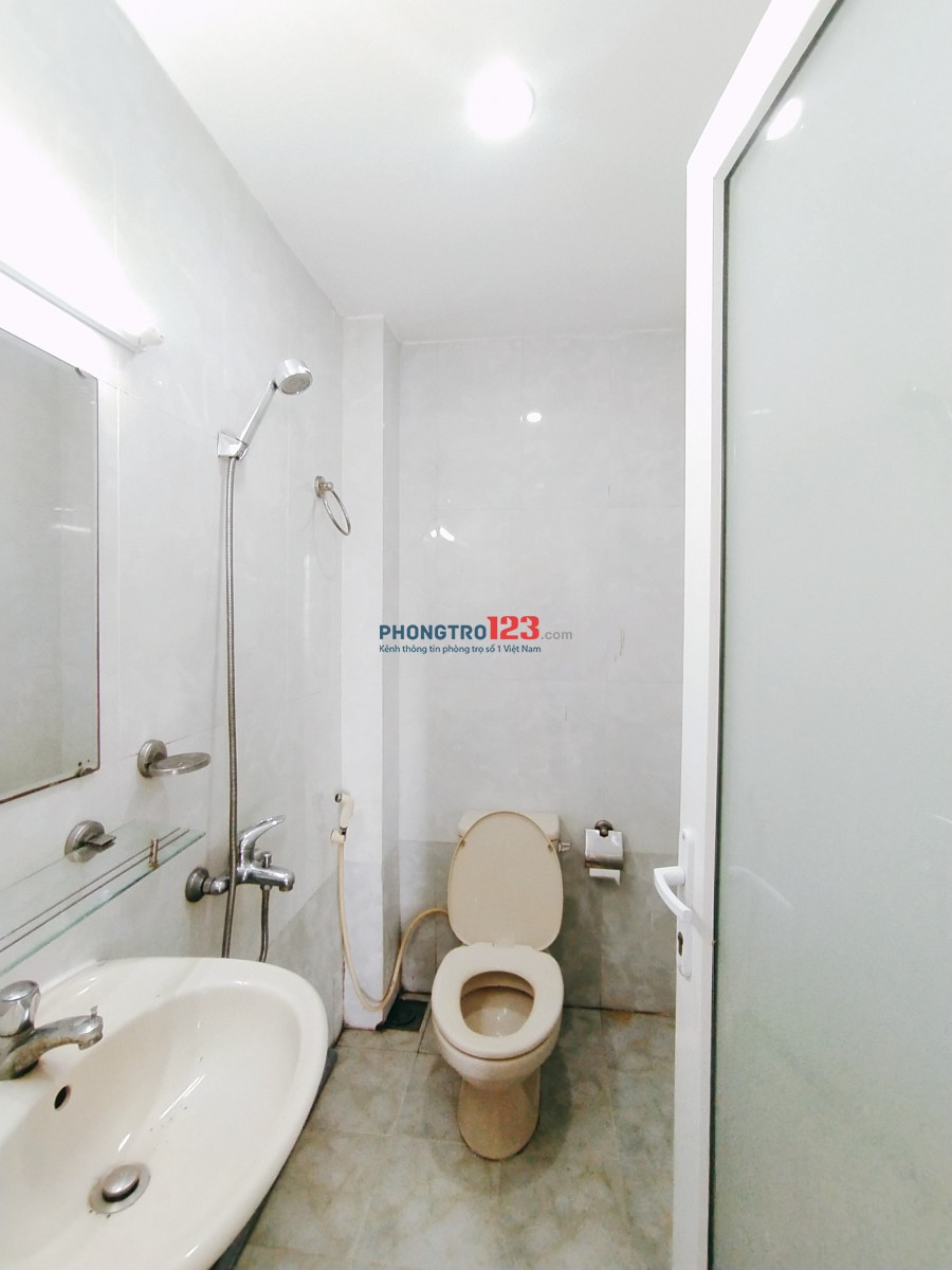 Phòng trọ đầy đủ nội thất gần EAON Tân Phú 28m2 cách eaon 100m
