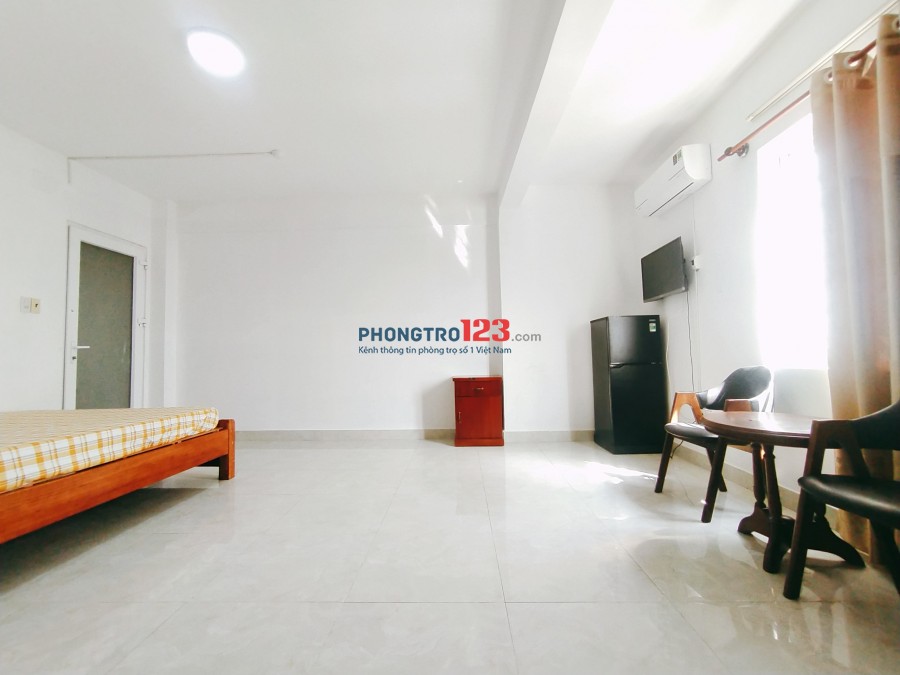 Phòng trọ đầy đủ nội thất gần EAON Tân Phú 28m2 cách eaon 100m