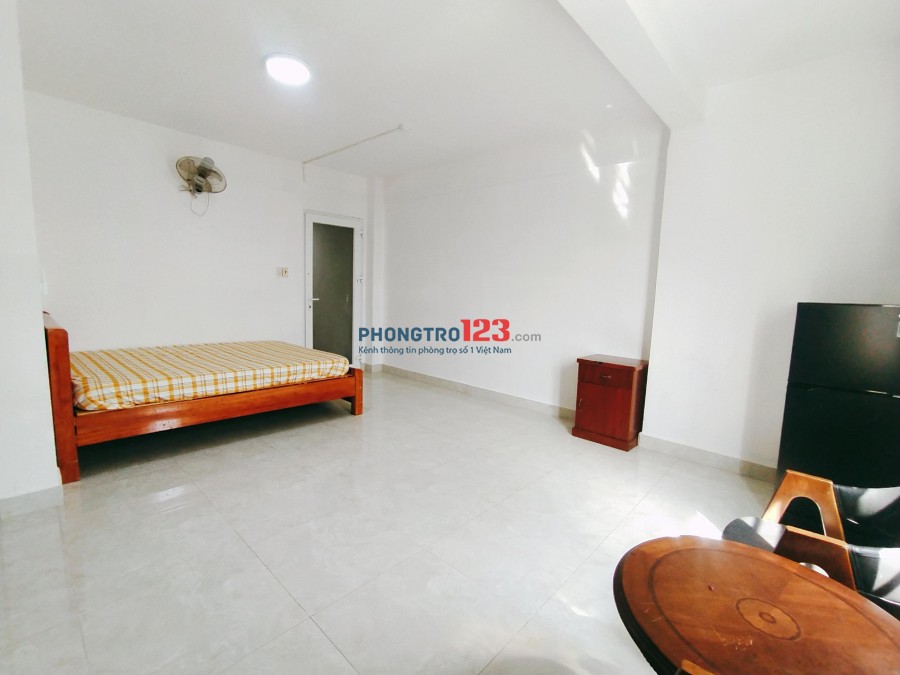 Phòng trọ đầy đủ nội thất gần EAON Tân Phú 28m2 cách eaon 100m
