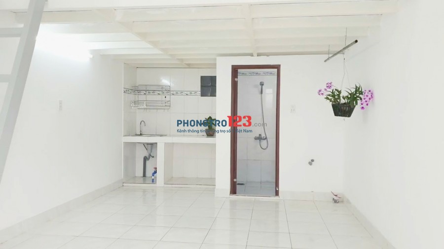 GIÁ ƯU ĐÃI MÙA DỊCH-Phòng gác lửng, Ban công thoáng, Máy lạnh 457 H Tấn Phát Quận 7 gần Big C, KCX Tân Thuận Q7