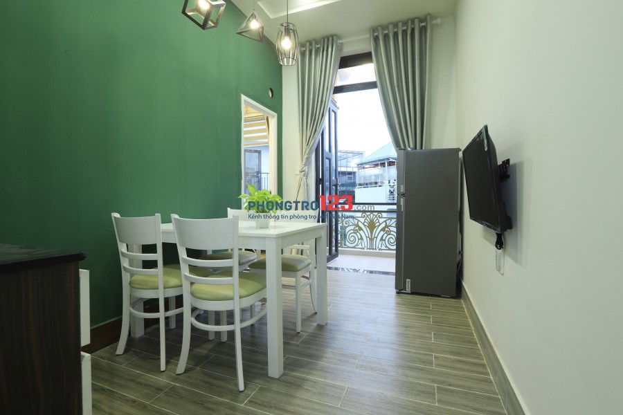 Căn hộ cao cấp gần sân bay, 1 phòng ngủ, 1 phòng khách có ban công riêng trên đường Hậu Giang