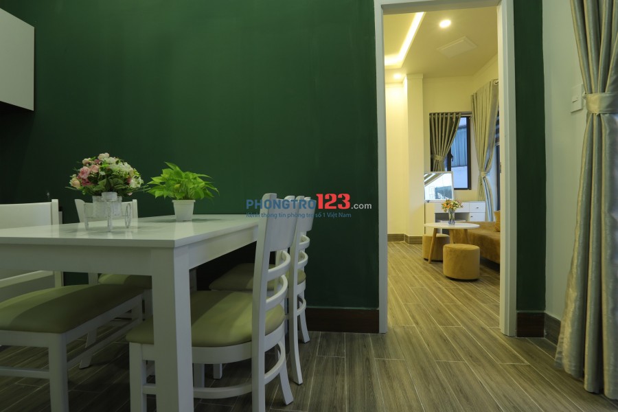 Căn hộ cao cấp gần sân bay, 1 phòng ngủ, 1 phòng khách có ban công riêng trên đường Hậu Giang