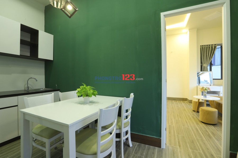 Căn hộ cao cấp gần sân bay, 1 phòng ngủ, 1 phòng khách có ban công riêng trên đường Hậu Giang