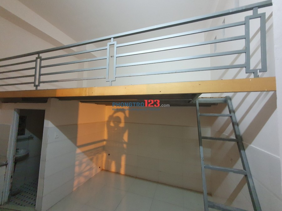 Phòng trọ Cộng hòa Gía rẻ -Thang Máy - Hầm xe rộng điện 3k-nước 5k