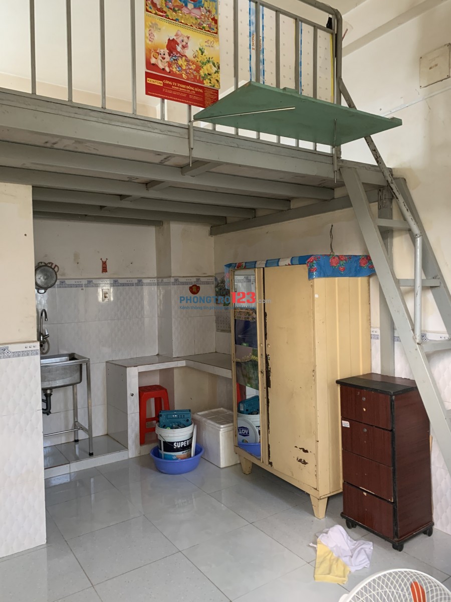 Phòng đẹp có gác 20m2, Cho sv, Nhan Vien, KCX Tân Thuận, bếp, chậu rửa, wc riêng,gần chợ, Bách Hóa Xanh,..