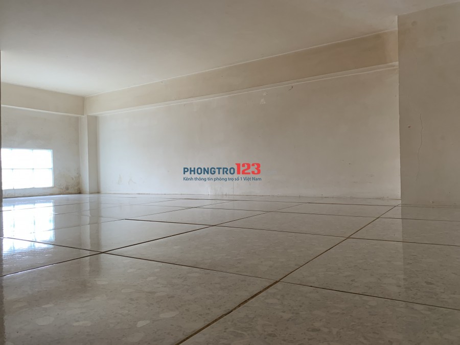 Phòng đẹp có gác 20m2, Cho sv, Nhan Vien, KCX Tân Thuận, bếp, chậu rửa, wc riêng,gần chợ, Bách Hóa Xanh,..