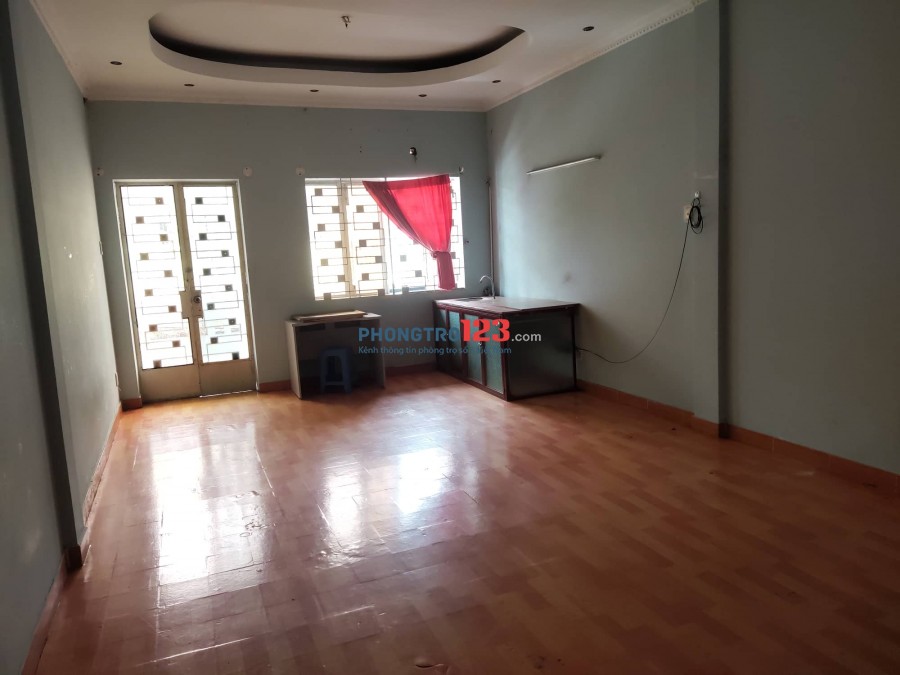 Phòng trọ 32m2 thoáng mát, rộng rãi có ban công Q3