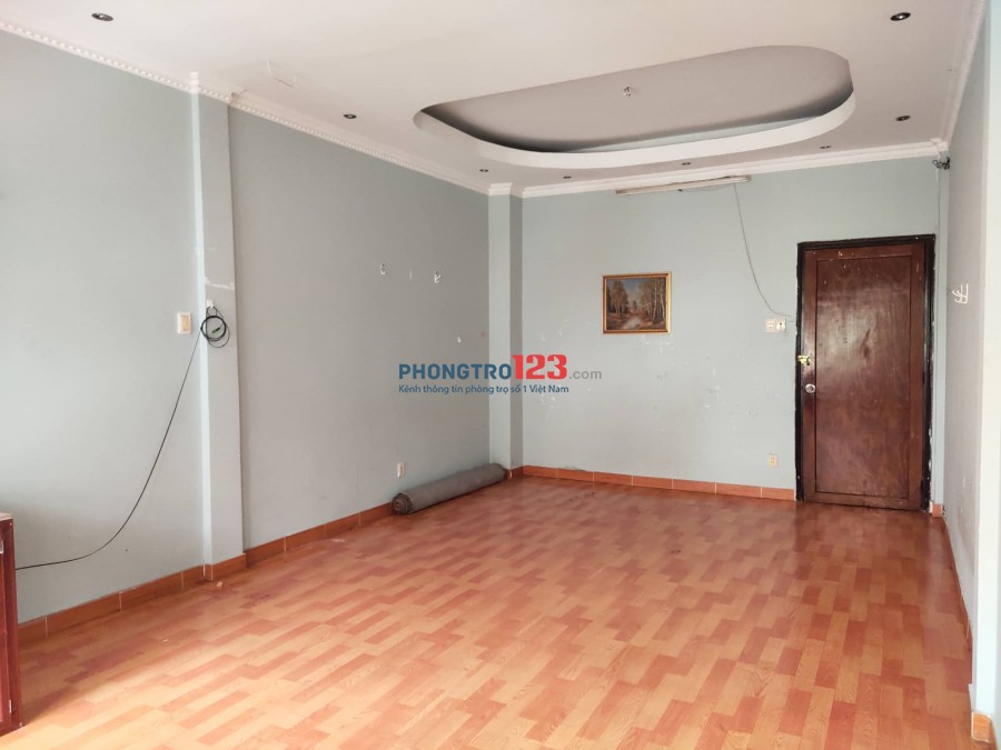 Phòng trọ 32m2 thoáng mát, rộng rãi có ban công Q3