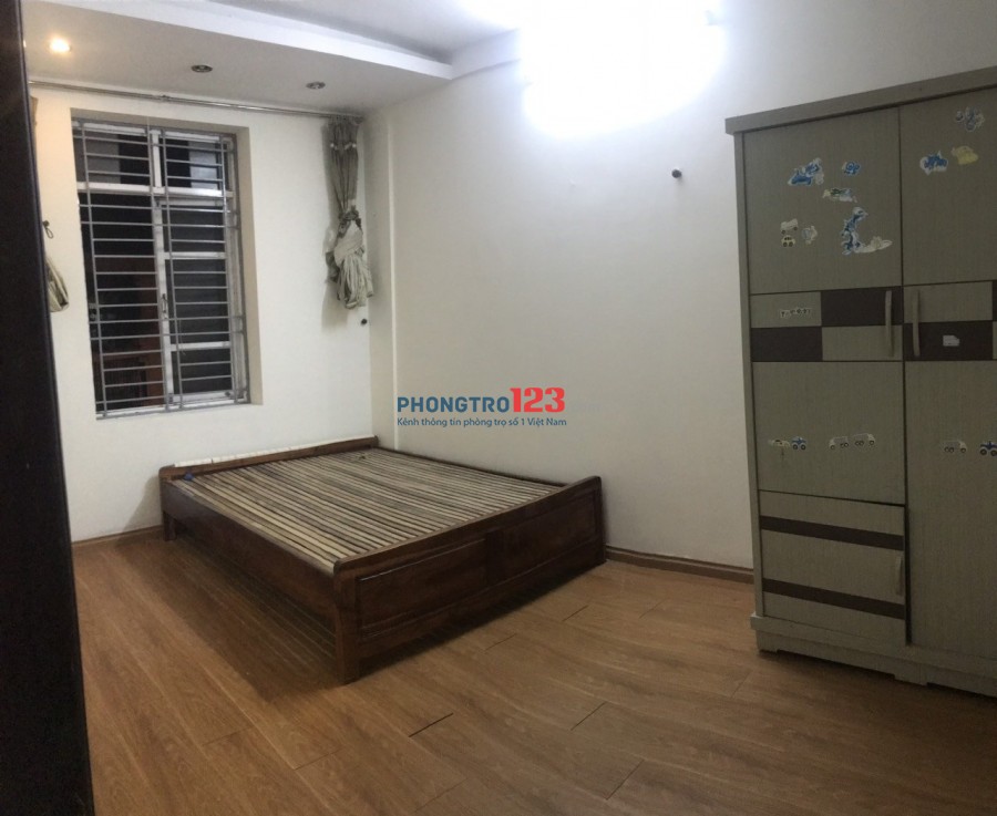Chính chủ cho thuê chung cư 90m2, 3 phòng ngủ giá rẻ khu vực Thanh Trì-Hn