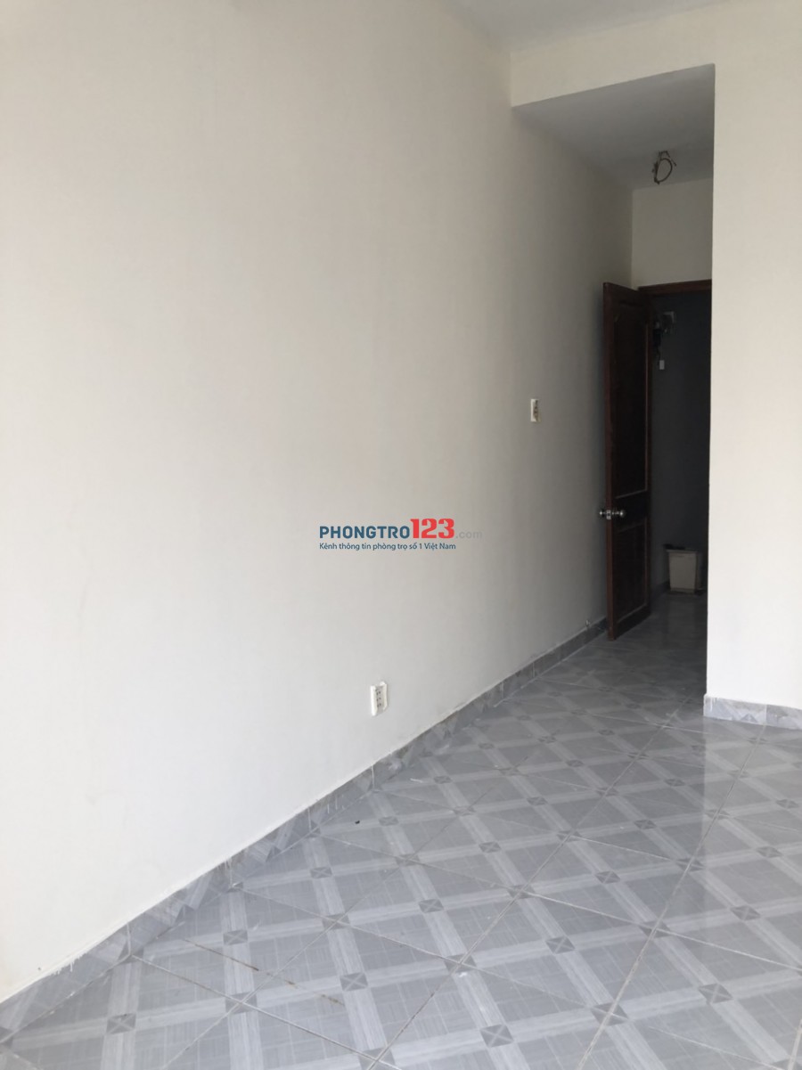 Cho thuê phòng đẹp, thoáng mát, có ban công, 30m2, hẻm xe tải đường D5, P25, Bình Thạnh