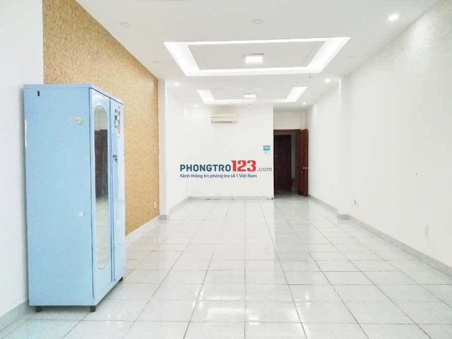Phòng Ban Công trong Tòa nhà mặt tiền, ít phòng-kHu Lâm Văn Bền, DT 35m2 thuận tiện ở gia đình, Sinh Viên, NVVP Quận 7