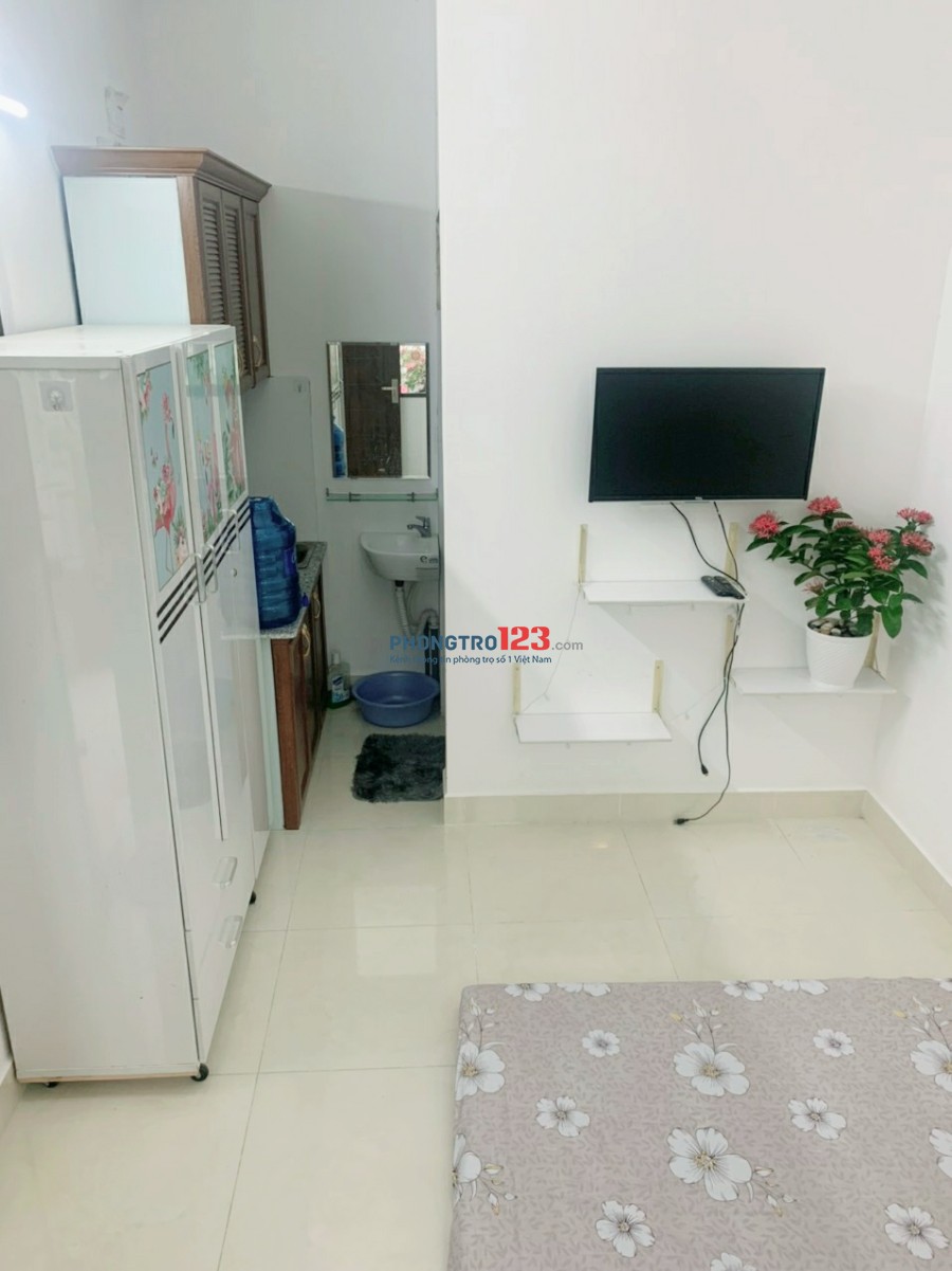 Phòng Máy Lạnh - Tủ lạnh Ngay Aeon Tân Phú, HUFI, E-TOWN - Hufi - Giờ giấc tự do