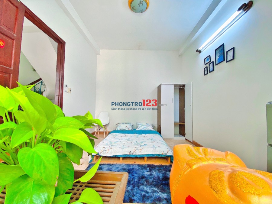 Phòng ngay BigC Q10, đối diện đh Tin học ngoại ngữ, full nội thất.