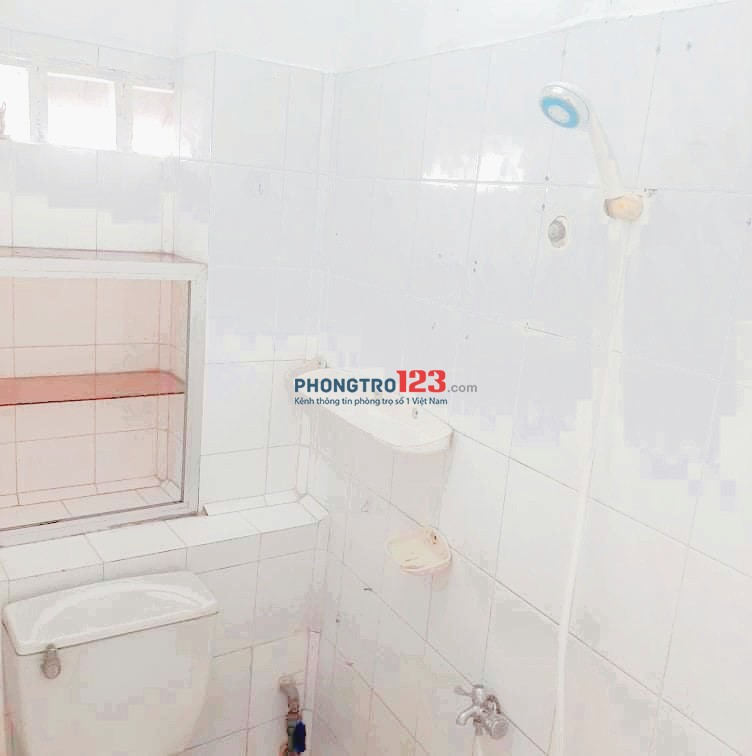 Cho Thuê Phòng Q3, nội thất cơ bản, Tolet Riêng và ban công giá 2tr900.