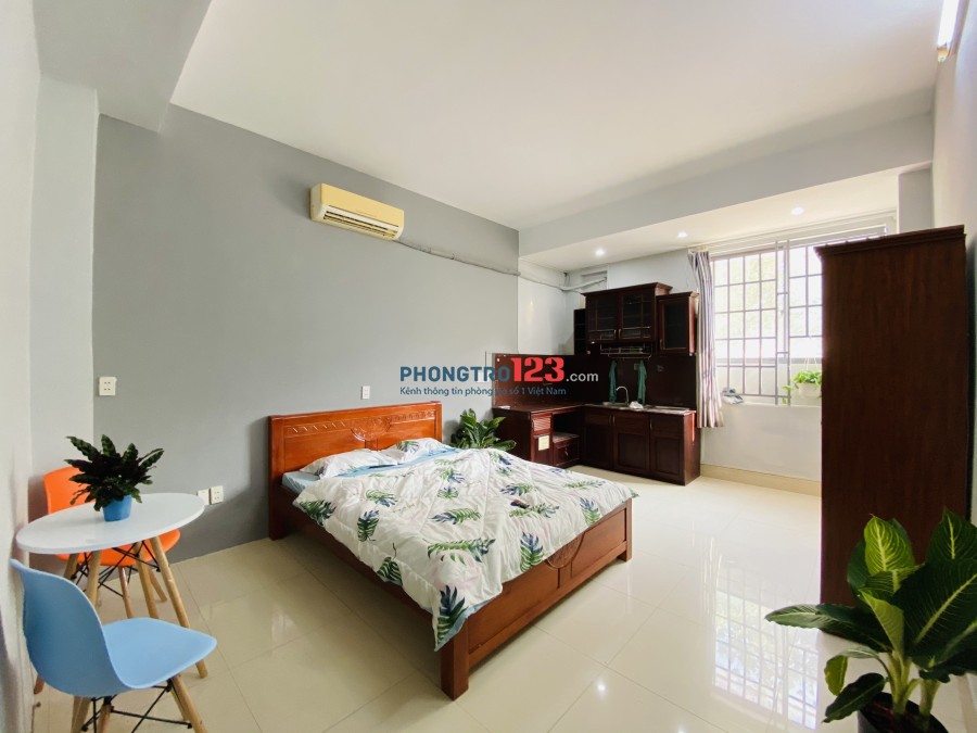 Phòng đẹp, rộng 35m2 khu D2 (Nguyễn Gia Trí), gần ngã 4 Hàng Xanh, Landmark 81