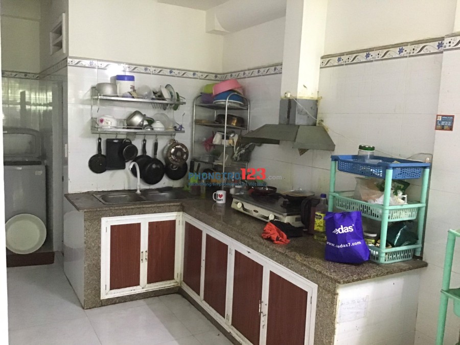Cho thuê phòng tại 215/119 Nguyễn Xí, p13, Quận Bình Thạnh. Giá cho thuê là 1,35 tr/ tháng
