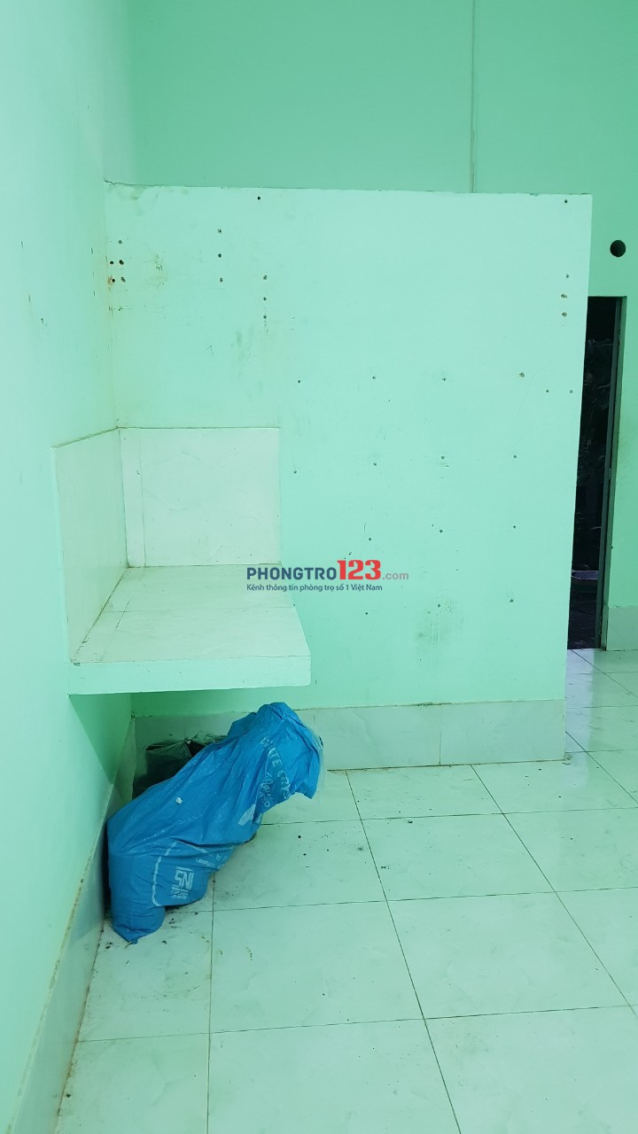 Cho thuê nhà nguyên căn, gần KCN Thuận Đạo, Bến Lức. Diện tích : 3,5m x 14m giá thuê 4tr/tháng