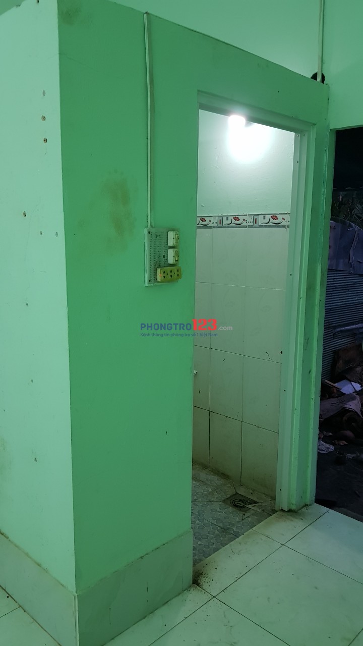 Cho thuê nhà nguyên căn, gần KCN Thuận Đạo, Bến Lức. Diện tích : 3,5m x 14m giá thuê 4tr/tháng