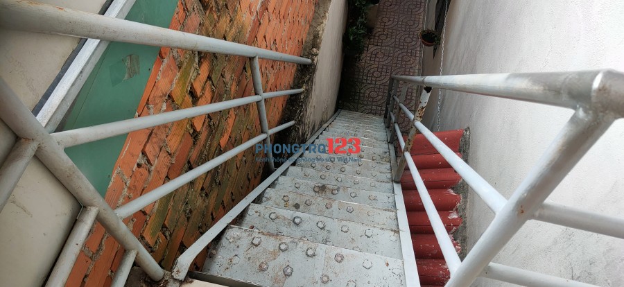 Trống 1 phòng lầu 1 ưu tiên Nữ, sinh viên, nvvp,..tại Lê Văn Khương, Phường Hiệp Thành, Quận 12