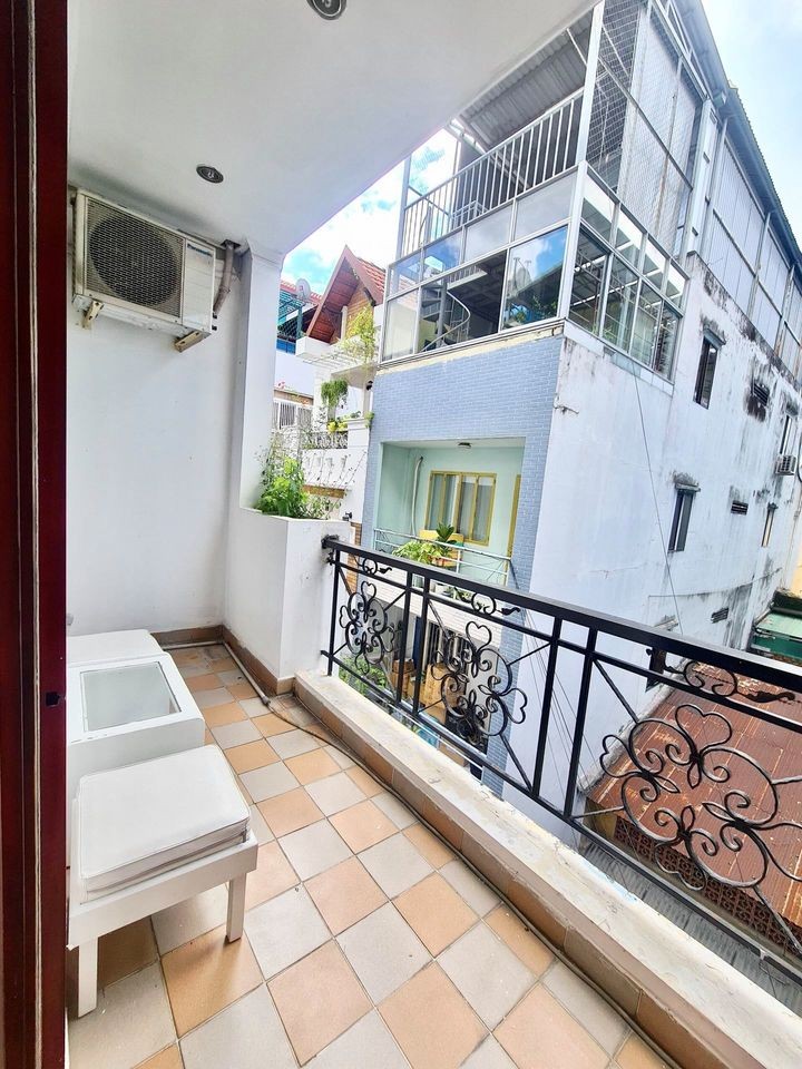Căn hộ Quận 1 có ban công, đầy đủ nội thất, vị trí trung tâm, được nuôi thú cưng. Chi tiết liên hệ 0987002104