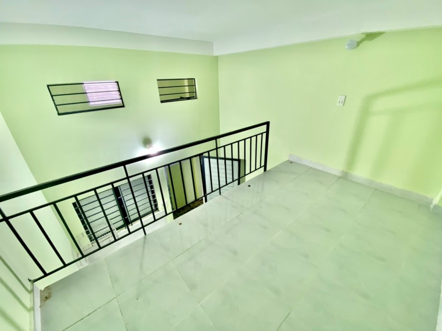 Phòng mới có gát giá 2tr ngay MERCEDES Quang Trung gần ngã 4 Phan Huy Ích