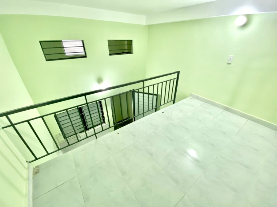 Phòng mới có gát giá 2tr ngay MERCEDES Quang Trung gần ngã 4 Phan Huy Ích