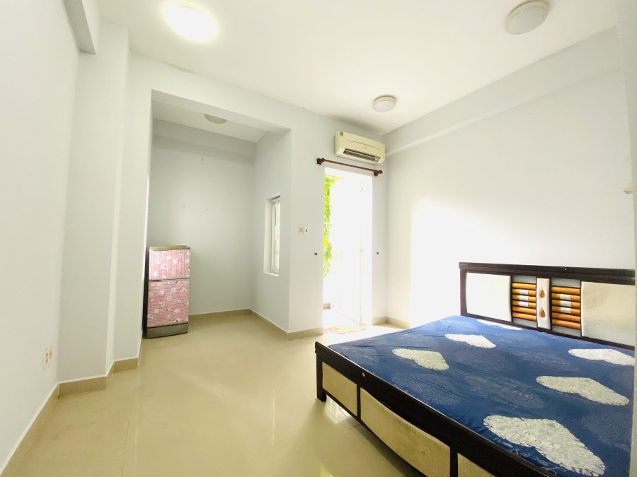Phòng BAN CÔNG 27m2,Có Nội Thất,Free 1/2 tháng đầu (không qua MG), 4TR