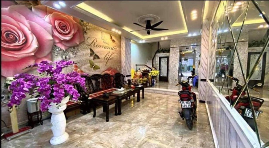 Cho thuê nhà 7 tầng kinh doanh buôn bán tại đường Lê Hồng Phong