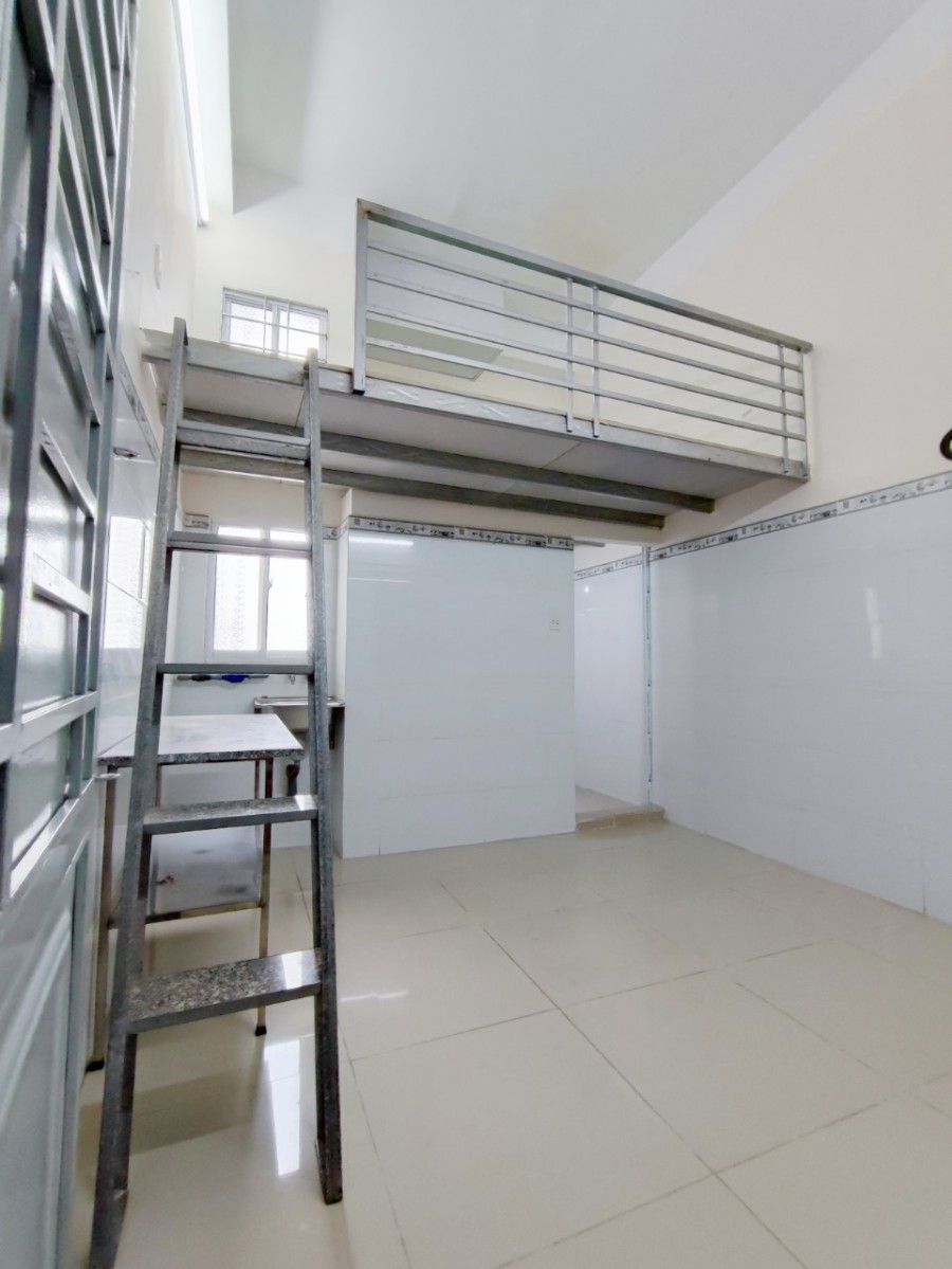 Phòng trọ Trường Chinh - Cộng Hòa Tân Bình gác cao 1m8, giờ giấc tự do, giá rẻ nhiều ưu đãi