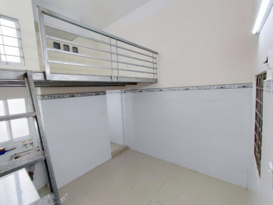 Phòng trọ Trường Chinh - Cộng Hòa Tân Bình gác cao 1m8, giờ giấc tự do, giá rẻ nhiều ưu đãi