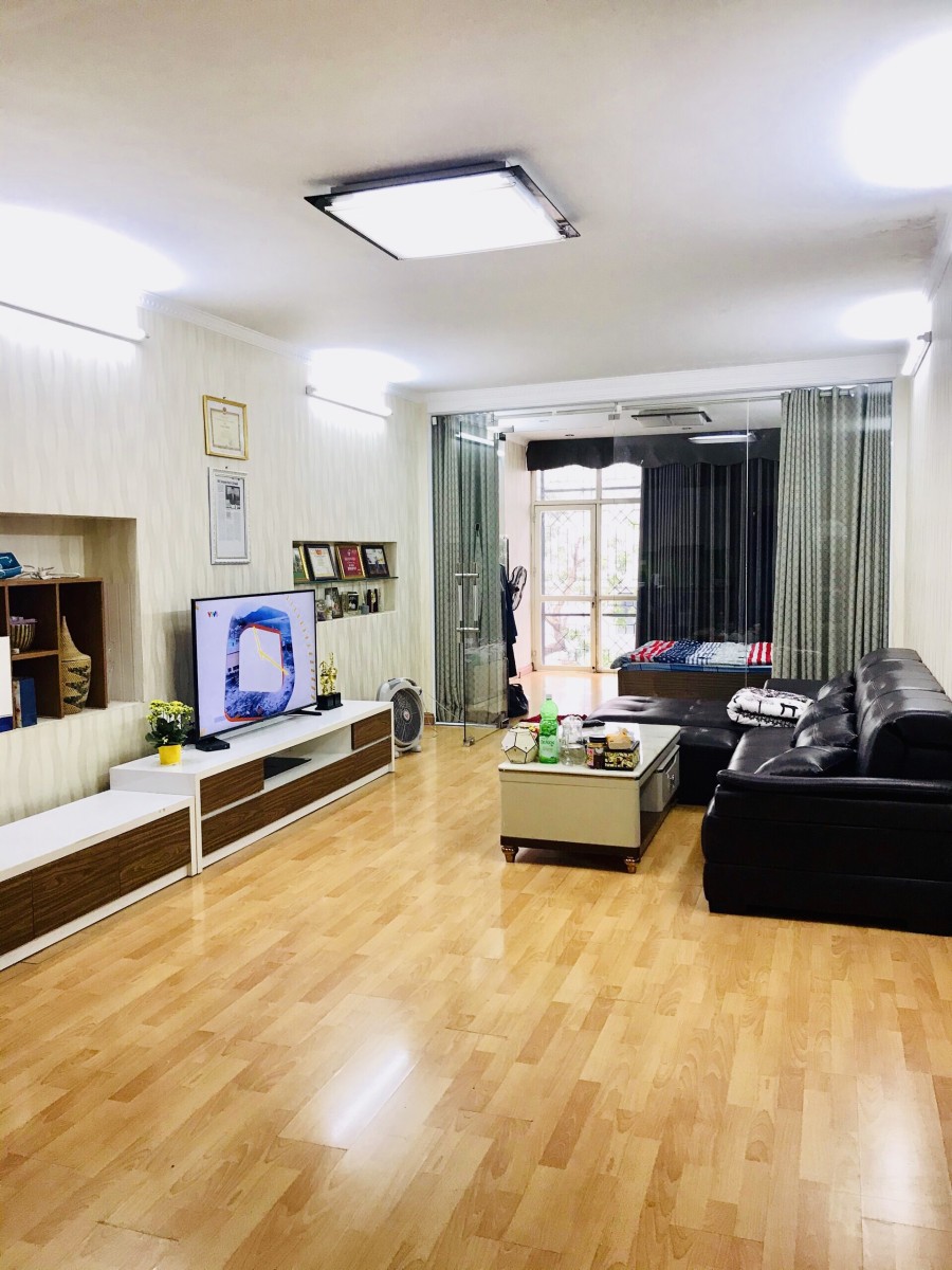 Cho thuê căn hộ tập thể b6 Giảng Võ, Phường Giảng Võ, Quận Ba Đình, Hà Nội 110m2, 3pn