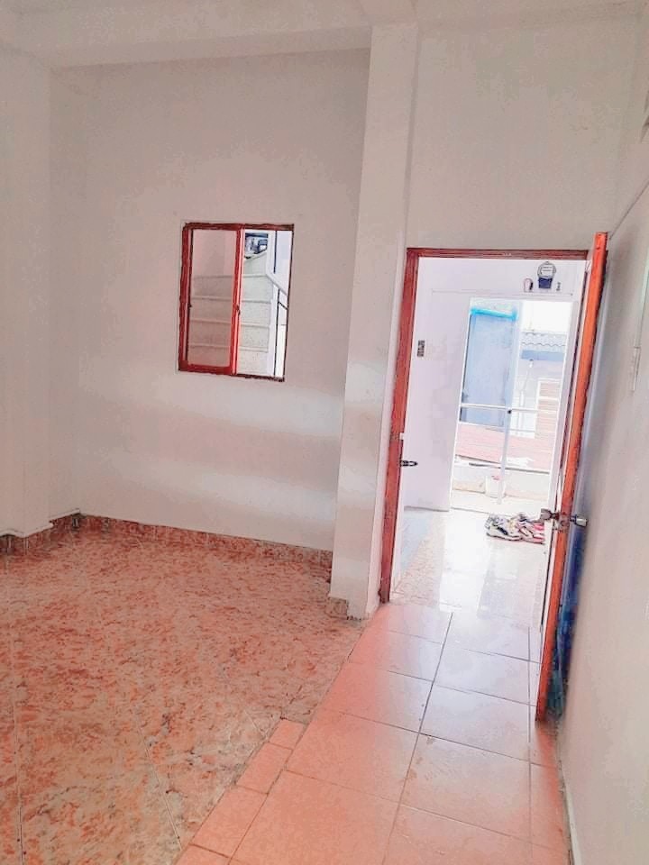 Cho Thuê Phòng Q3, nội thất cơ bản, Tolet Riêng và ban công giá 2tr900.