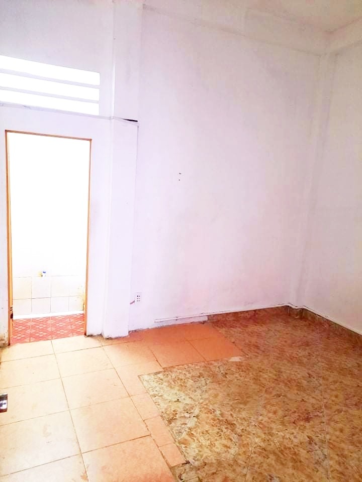 Cho Thuê Phòng Q3, nội thất cơ bản, Tolet Riêng và ban công giá 2tr900.
