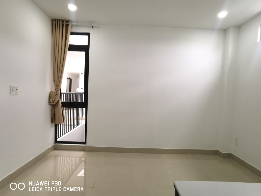 Phòng mới xây, có nội thất, gần KCX Tân Thuận, cách Q4 chỉ 5 phút, có bảo vệ 24/7