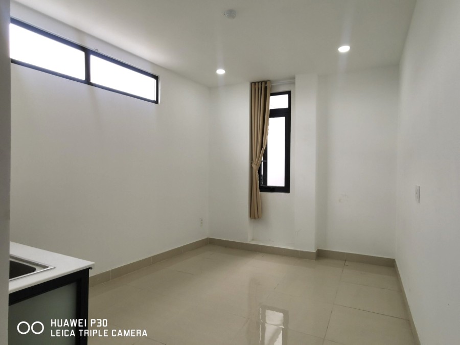 Phòng mới xây, có nội thất, gần KCX Tân Thuận, cách Q4 chỉ 5 phút, có bảo vệ 24/7