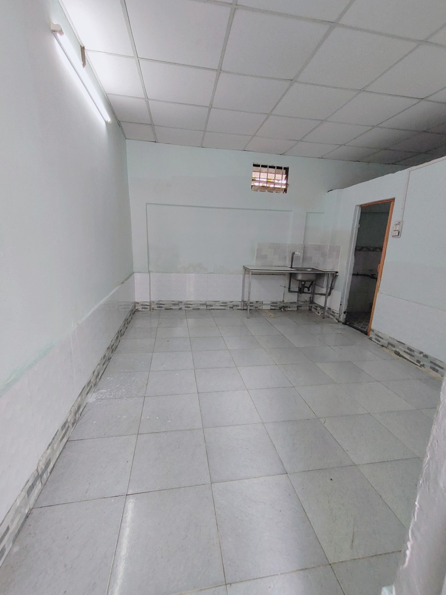 Phòng trệt, Khép kín, Sát khu CNC, Diện tích 20m2 có gác giá thuê: 2.200.000đ/tháng