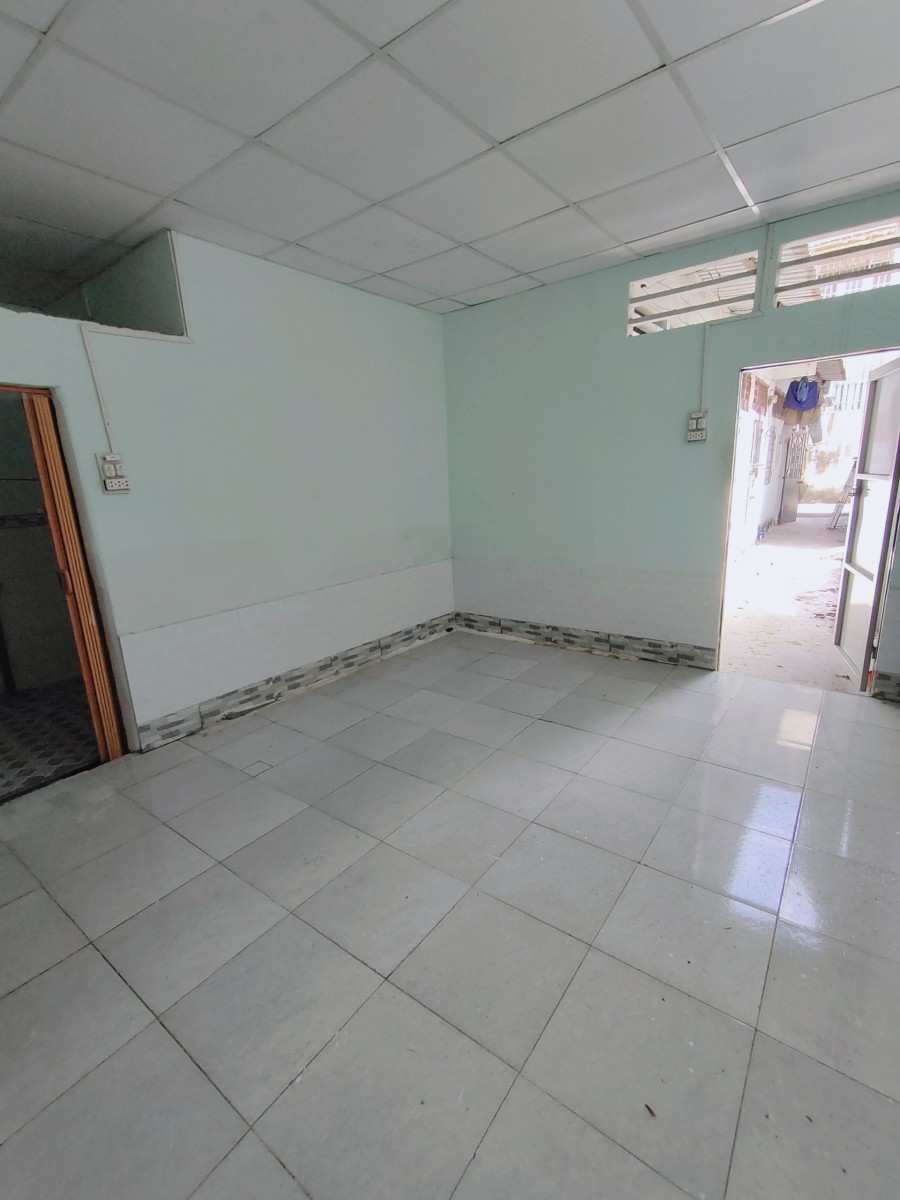 Phòng trệt, Khép kín, Sát khu CNC, Diện tích 20m2 có gác giá thuê: 2.200.000đ/tháng