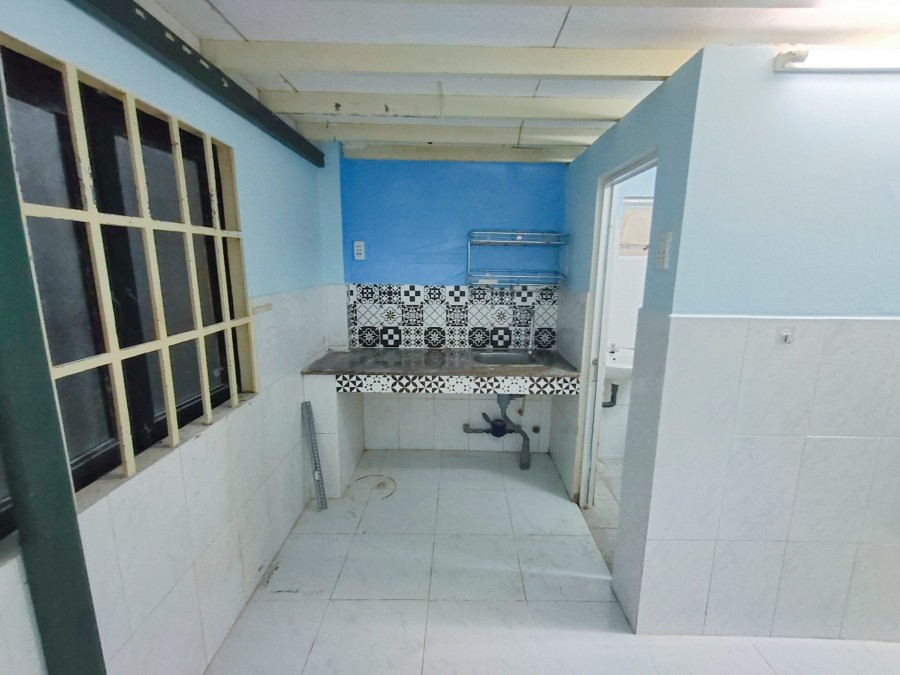 Phòng máy lạnh, có gác, trệt ngay Vincom Thủ Đức. Diện tích 18M2 giá 2tr9/tháng