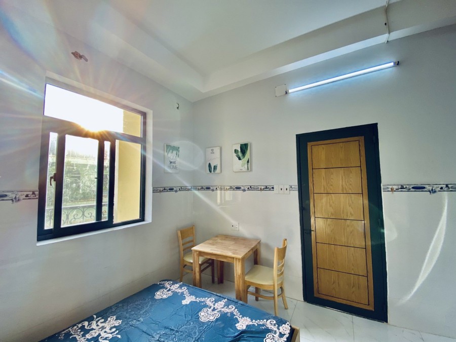 Cho thuê phòng trọ Đồng Xoài, full nội thất. Ban công cửa sổ lớn, Gần chợ Hoàng Hoa Thám Etown Cộng Hòa