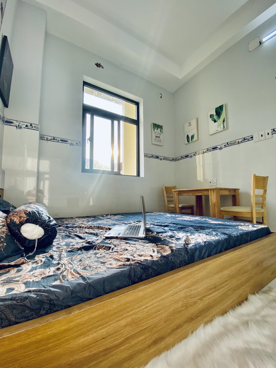 Cho thuê phòng trọ Đồng Xoài, full nội thất. Ban công cửa sổ lớn, Gần chợ Hoàng Hoa Thám Etown Cộng Hòa