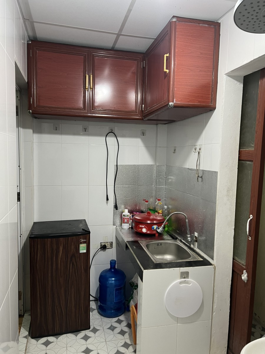 Cho thuê phòng khép kín tại đường Thịnh Quang, Đống Đa đủ đồ cơ bản, Dt 25m2, giá thuê 2tr6/tháng