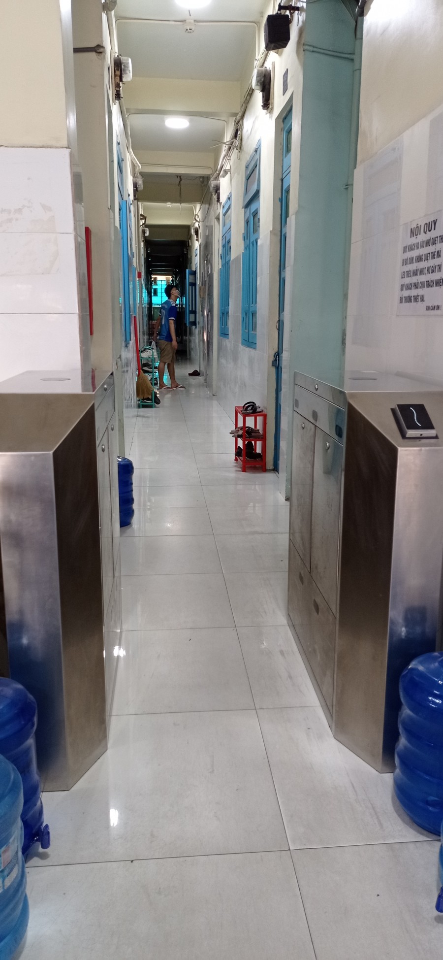 Phòng 40m2 có gác, máy lạnh đầy đủ tại 62 Đường số 1, Phường 13, Quận Tân Bình