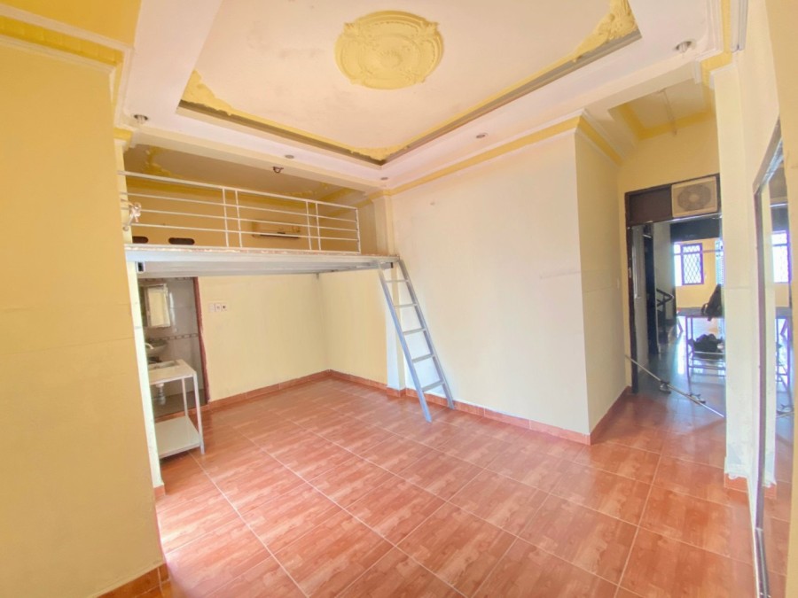 Phòng ngay ĐH Văn Lang cơ sở 3. Có gác, máy lạnh giá từ 3tr2