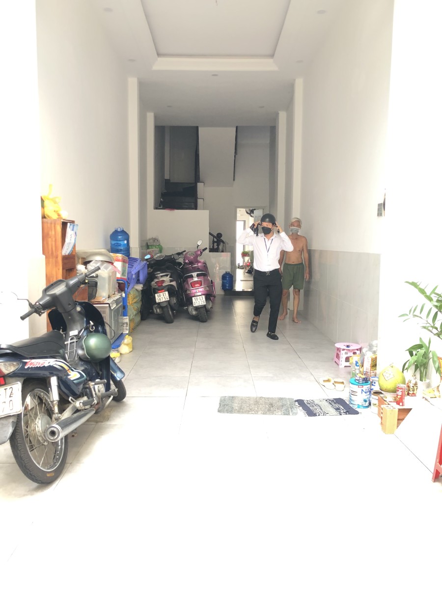 Hi, nhà mình ở Nguyễn Thái Bình, Q1 full nội thất, không chung chủ