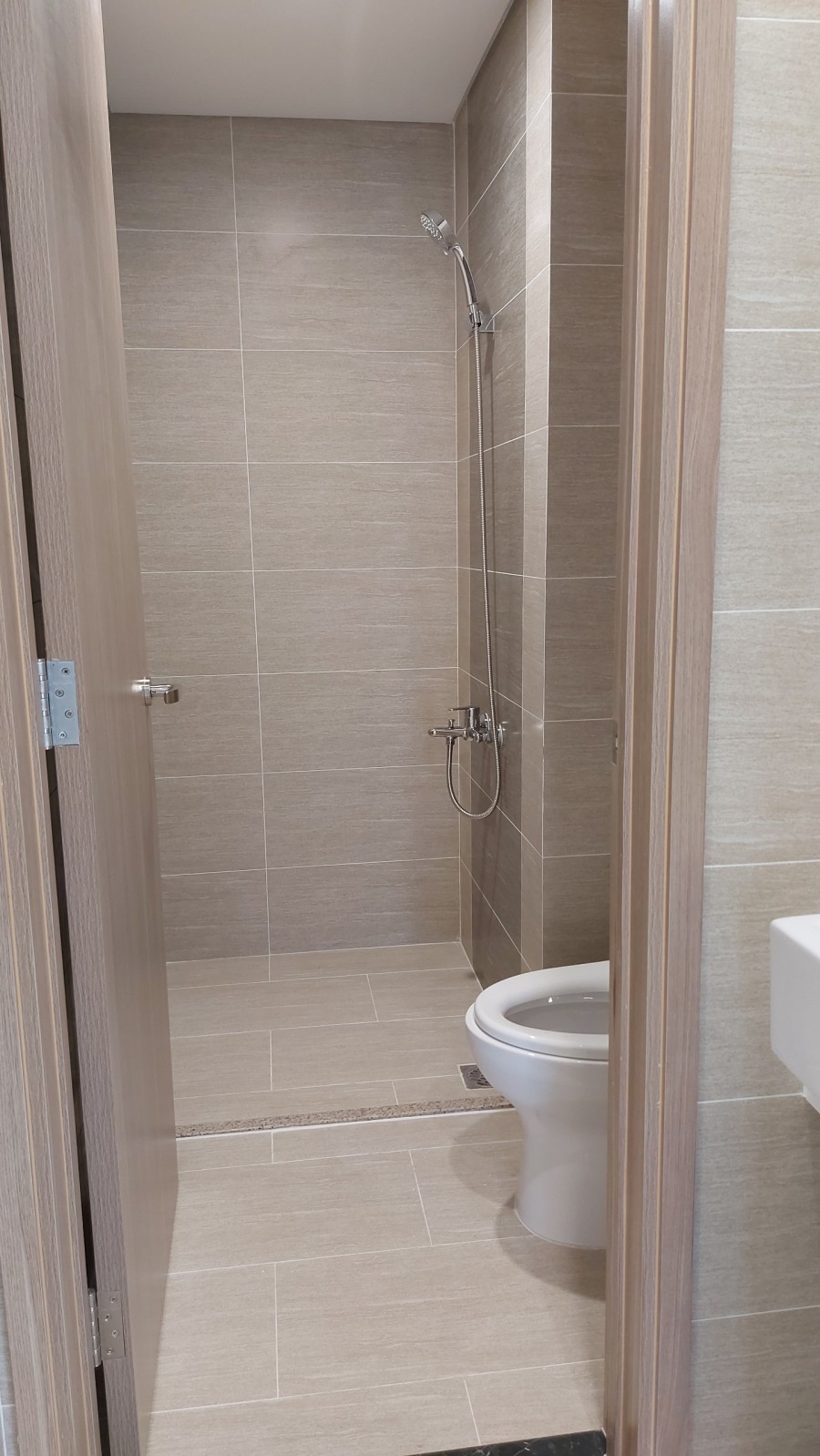 CHO THUÊ CĂN HỘ VINHOMES QUẬN 9- 2PN NHÀ TRỐNG CÓ CĂN Ở LIỀN